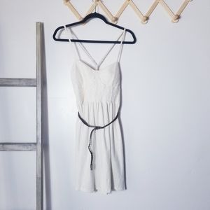 AMERICAN EAGLE OUTFITTERS WHITE DRESS WITH BROWN BELT SIZE SMALL